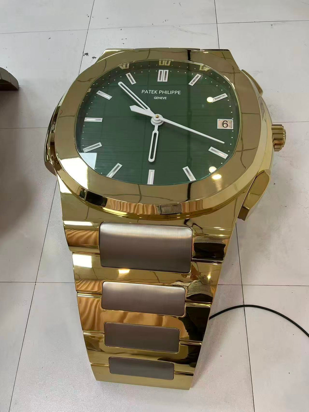 Luxury Heritage Table (Green Dial)