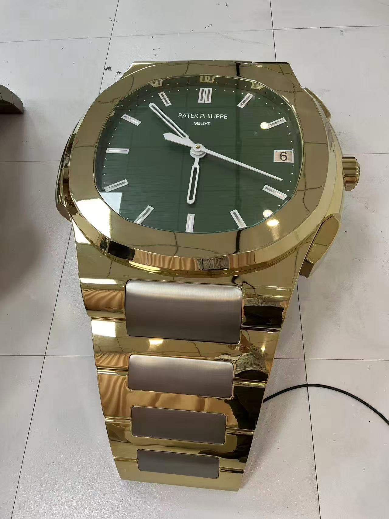 Luxury Heritage Table (Green Dial)